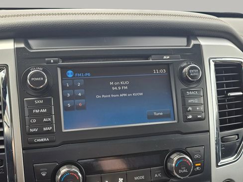 Used 2017 Nissan Titan SL AWD/4WD image 6