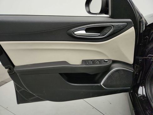 Used 2020 Alfa Romeo Giulia AWD w/ Quick Order Package 22J Sport image 18