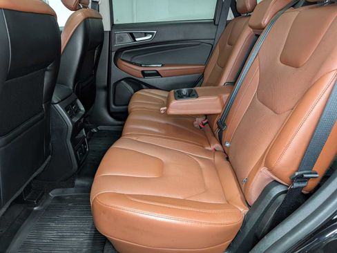 Used 2019 Ford Edge Titanium w/ Equipment Group 301A AWD/4WD image 22