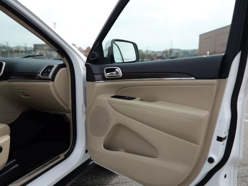 Used 2017 Jeep Grand Cherokee Limited w/ Luxury Group II RWD image 23