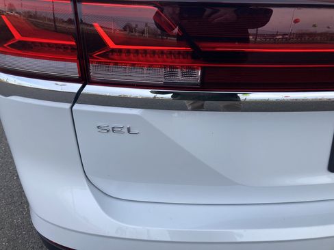 Certified 2025 Volkswagen Atlas SEL image 9