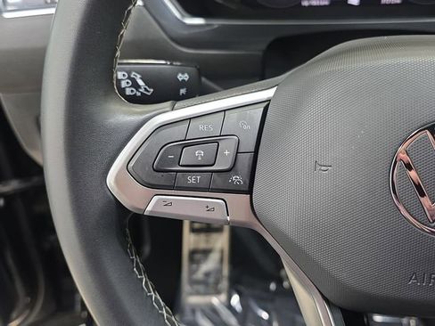 Used 2023 Volkswagen Tiguan SEL R-Line image 17