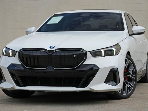 Used 2025 BMW i5 eDrive40i w/ M Sport Package RWD image 3