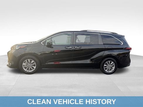 Used 2022 Toyota Sienna XLE image 3