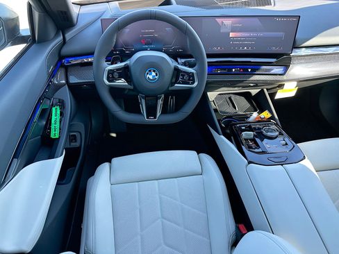 New 2026 BMW i5 eDrive40 image 17