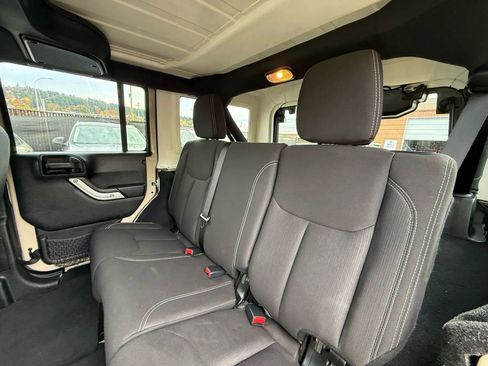 Used 2016 Jeep Wrangler Unlimited Sahara w/ Connectivity Group image 26