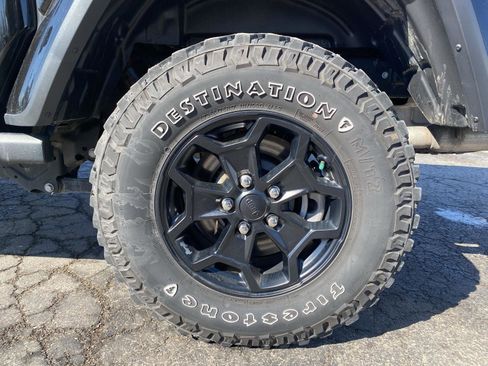 Used 2022 Jeep Gladiator Willys image 33