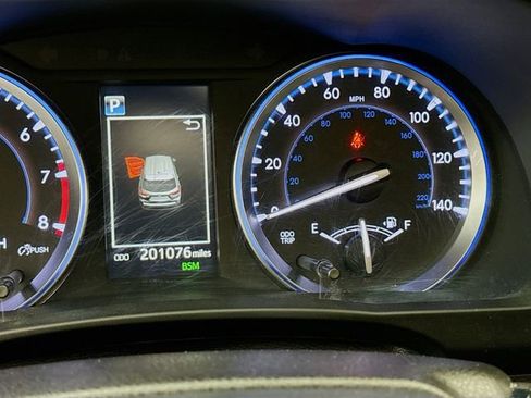 Used 2017 Toyota Highlander XLE FWD image 12