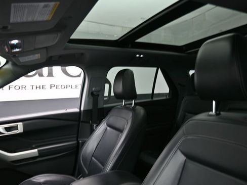 Used 2021 Ford Explorer XLT w/ Equipment Group 202A image 17