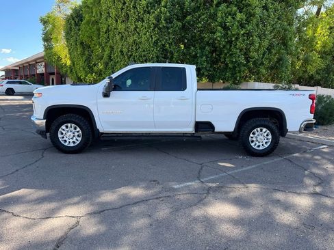 Used 2022 Chevrolet Silverado 2500 LT w/ Convenience Package image 5