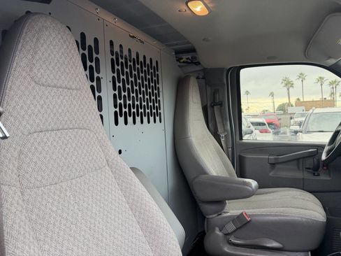 Used 2017 Chevrolet Express 2500 image 29