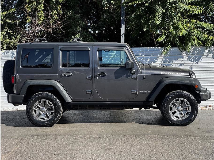 Used 2016 Jeep Wrangler Unlimited Rubicon w/ Connectivity Group AWD/4WD image 13