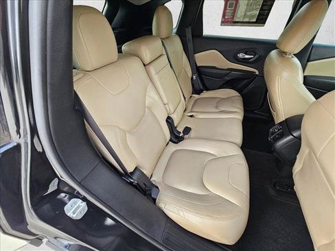 Used 2016 Jeep Cherokee Latitude w/ Safety/Convenience Group FWD image 18