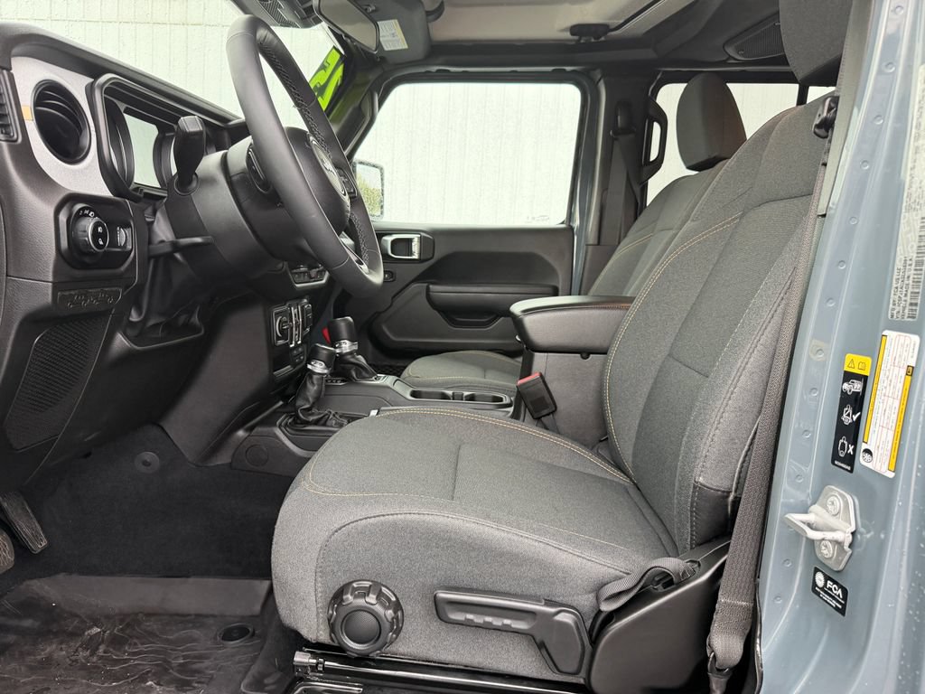 Used 2025 Jeep Gladiator Sport AWD/4WD image 19