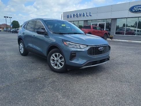 Used 2023 Ford Escape Active AWD/4WD image 3