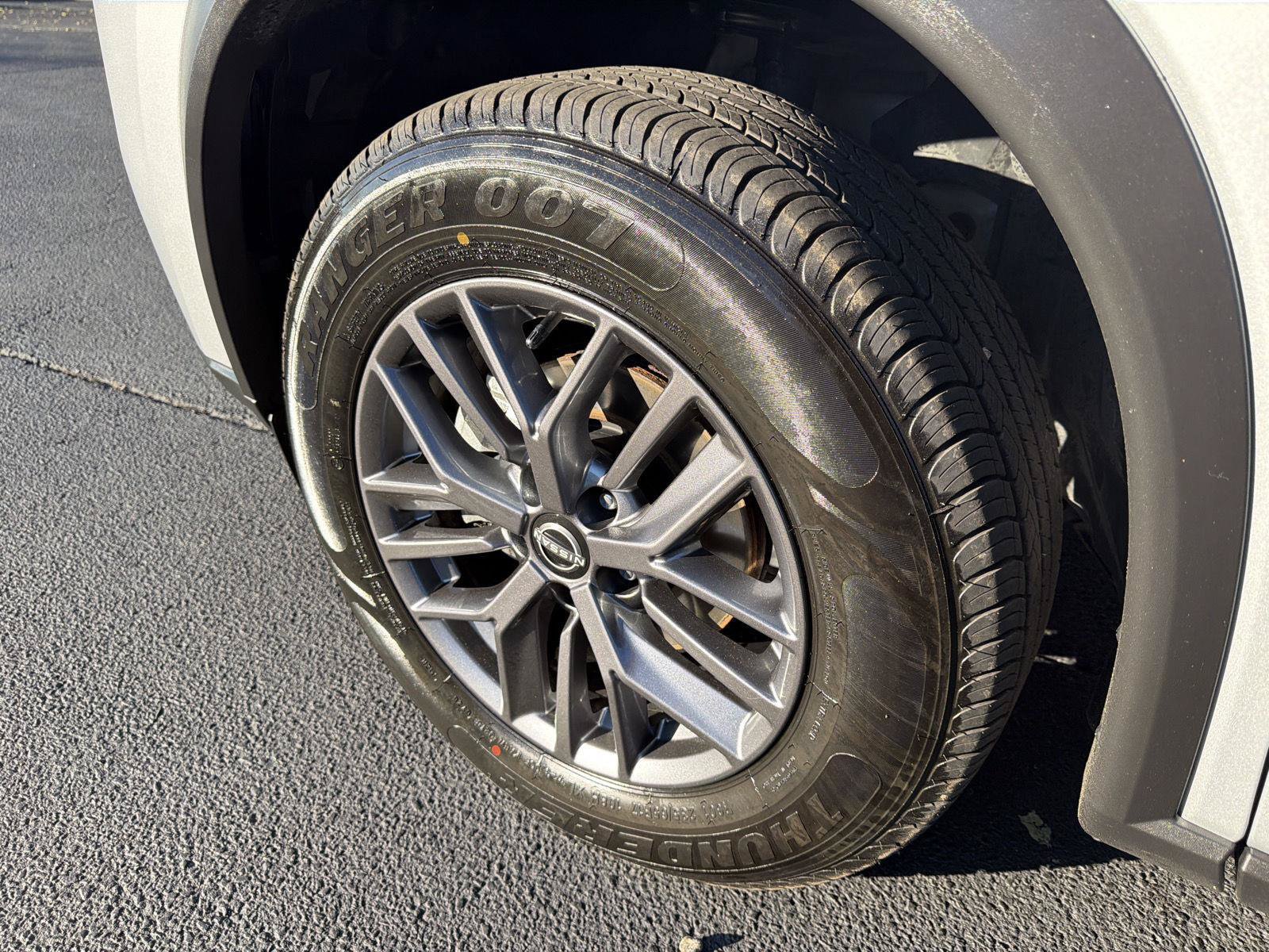 Used 2024 Nissan Rogue S AWD/4WD image 9