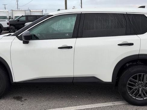 Used 2023 Nissan Rogue S FWD image 8