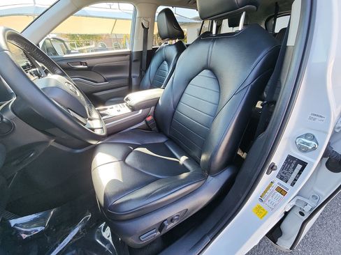 Used 2022 Toyota Highlander XLE image 13