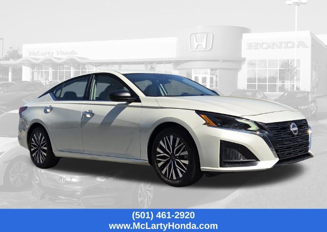 Used 2025 Nissan Altima 2.5 SV FWD image 4