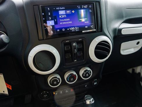 Used 2018 Jeep Wrangler Unlimited Sport S AWD/4WD image 25