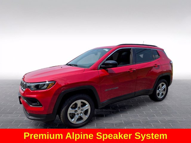 Used 2024 Jeep Compass Latitude w/ Sun and Sound Group AWD/4WD image 4