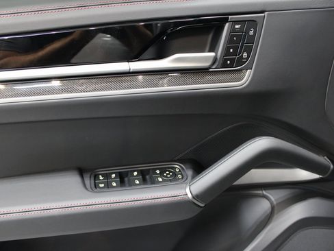 New 2025 Porsche Cayenne Turbo image 26