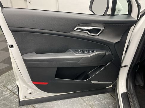 Used 2023 Kia Sportage LX image 6