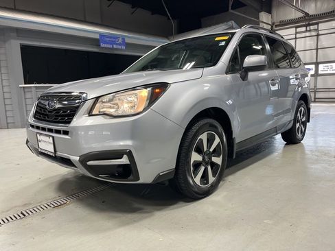 Used 2017 Subaru Forester 2.5i Premium w/ All-Weather Package image 3