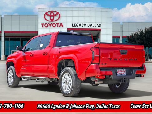 Used 2025 Toyota Tacoma SR5 AWD/4WD image 7