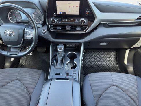 Used 2023 Toyota Highlander LE image 14
