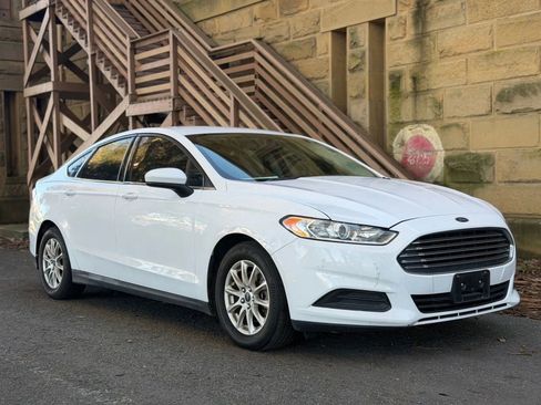 Used 2016 Ford Fusion S image 2