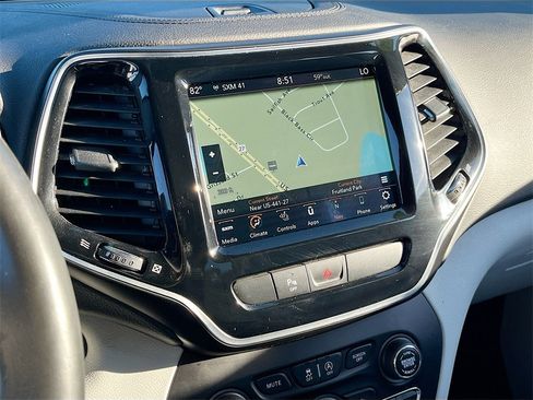 Certified 2019 Jeep Cherokee Limited w/ Luxury Group image 13