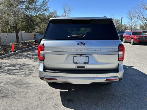 Used 2022 Ford Expedition XLT image 5