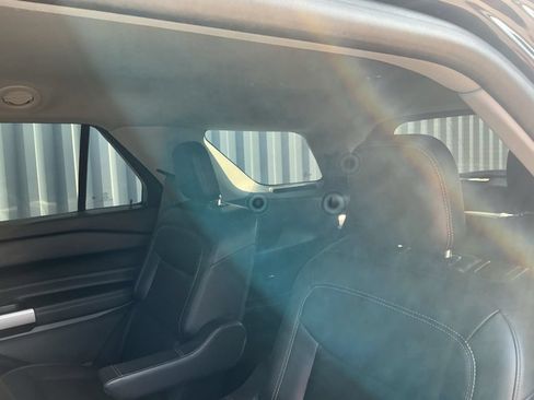 Used 2024 Ford Explorer XLT w/ Equipment Group 202A AWD/4WD image 17