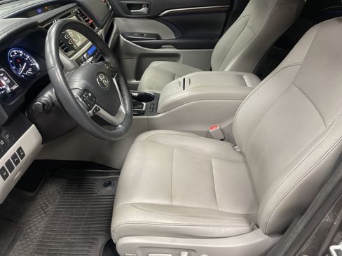 Used 2016 Toyota Highlander Limited FWD image 16