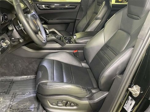 Used 2023 Porsche Cayenne Turbo GT image 17