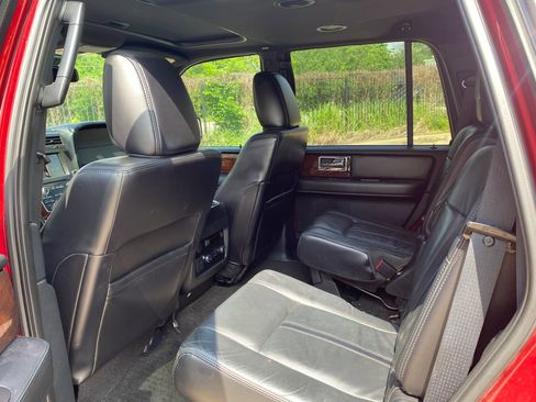 Used 2015 Lincoln Navigator 2WD image 11
