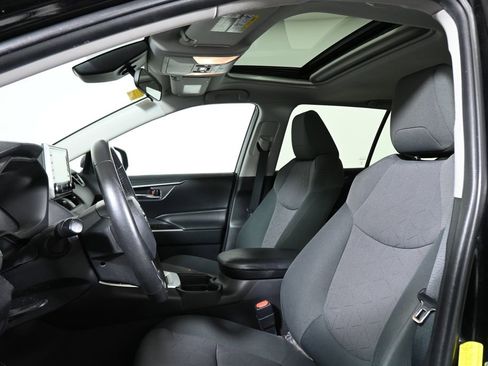 Used 2019 Toyota RAV4 XLE image 5