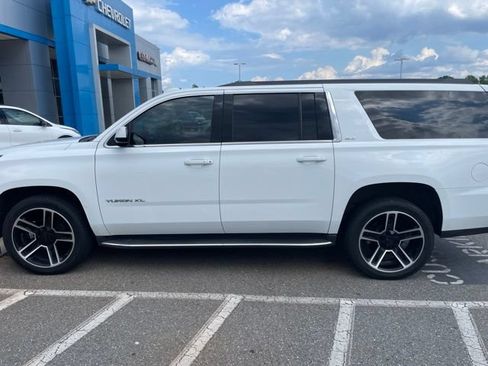 Used 2019 GMC Yukon XL SLT w/ Open Road Package AWD/4WD image 4