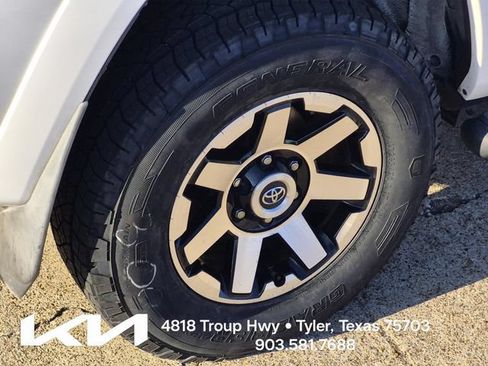 Used 2017 Toyota 4Runner TRD Off-Road Premium AWD/4WD image 7