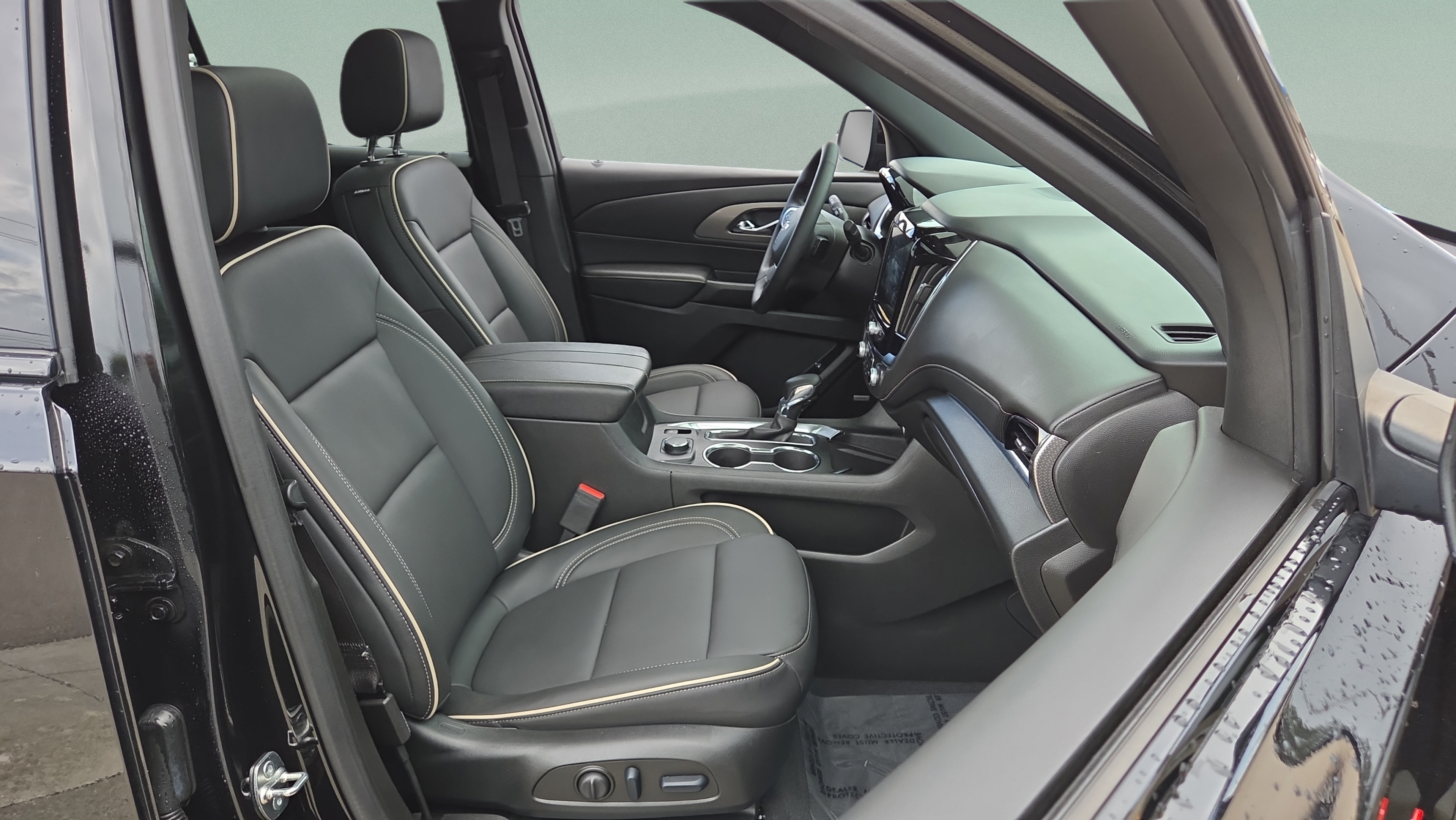 Used 2024 Chevrolet Traverse Premier w/ Redline Edition FWD image 19