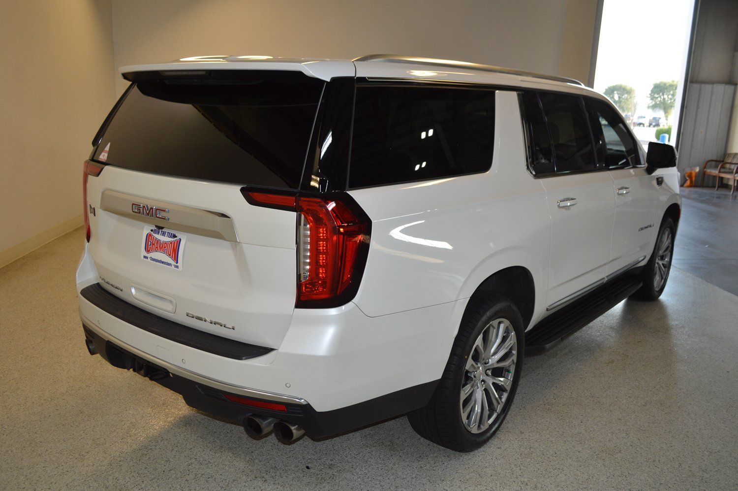 Used 2023 GMC Yukon XL Denali w/ LPO, Floor Liner Package AWD/4WD image 3