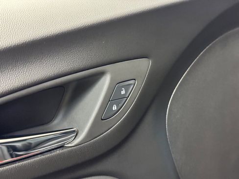 Used 2024 Chevrolet Equinox Premier image 9