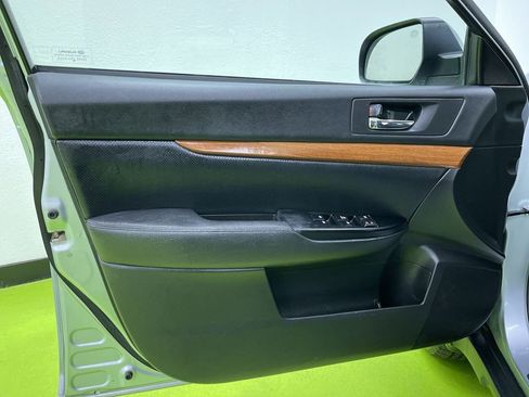 Used 2013 Subaru Outback 3.6R Limited w/ Moonroof Pkg image 14