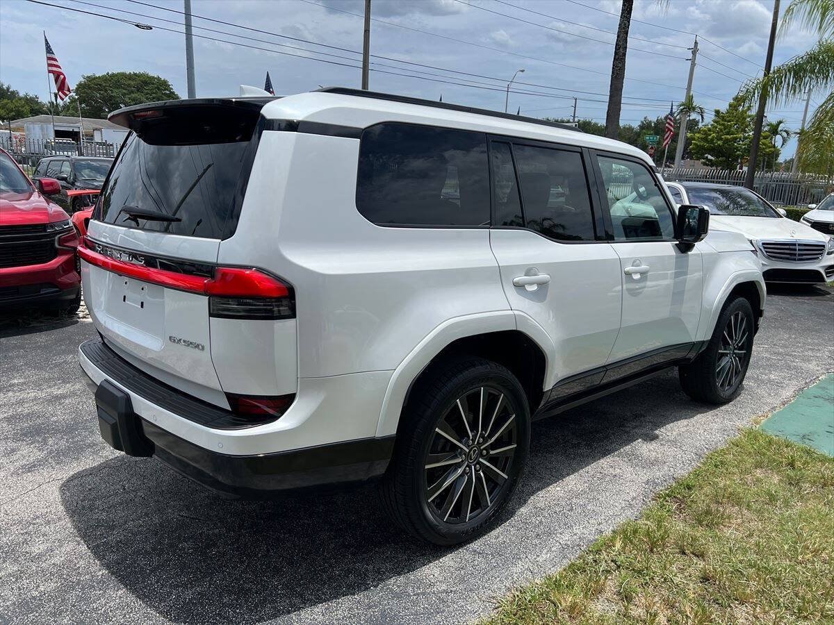Used 2024 Lexus GX 550 w/ Accessory Package (2T) AWD/4WD image 5