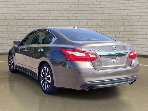 Used 2017 Nissan Altima 2.5 SV FWD image 7