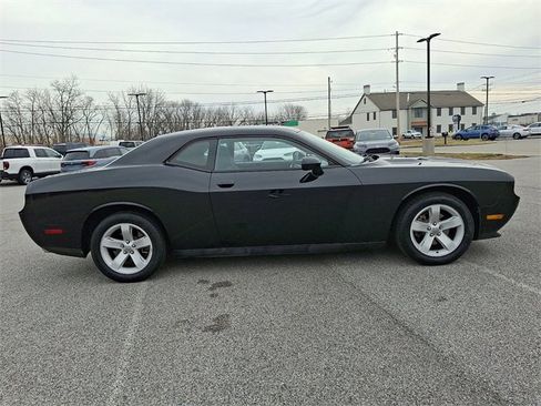 Used 2014 Dodge Challenger SXT image 10