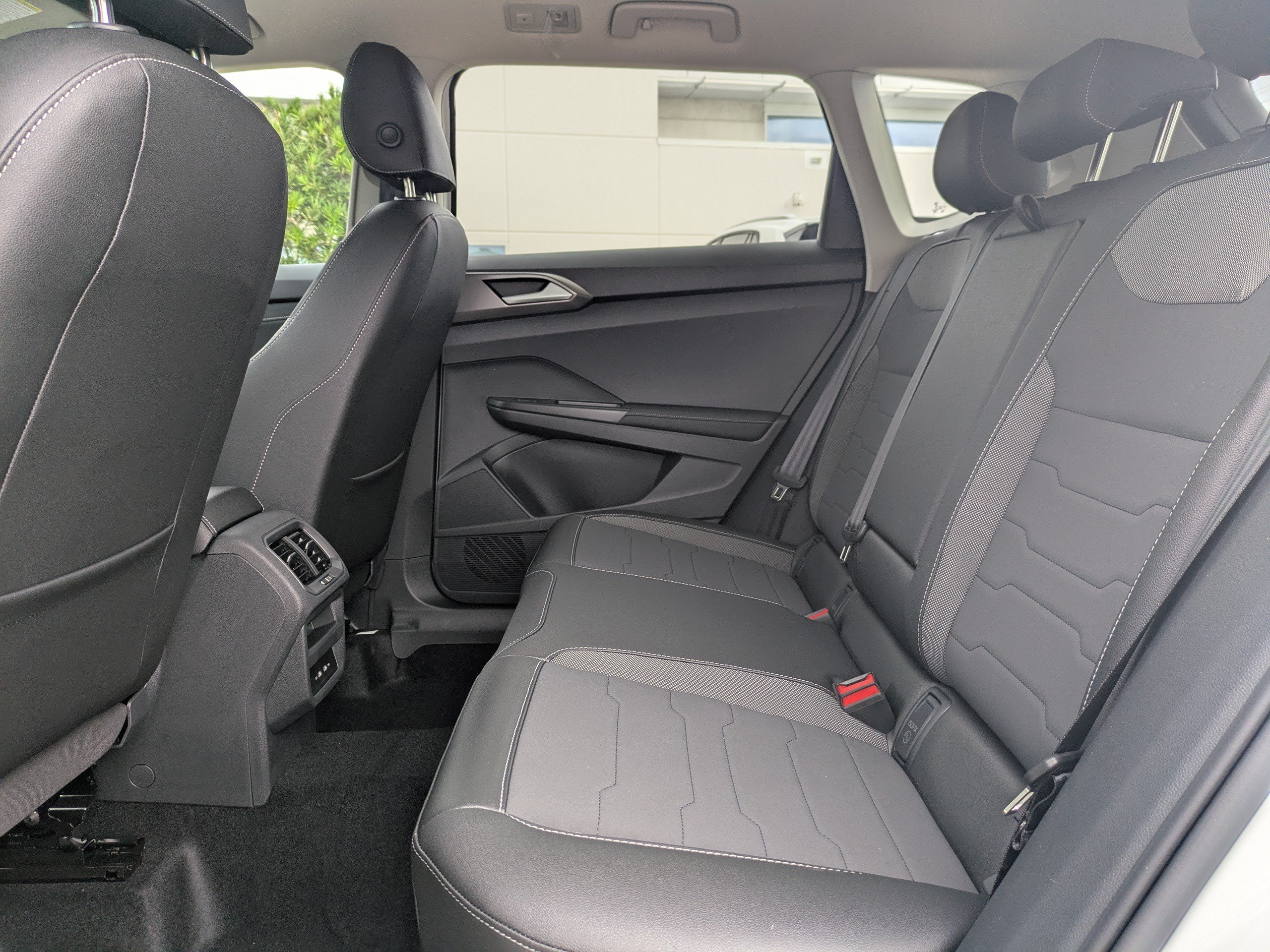 New 2026 Volkswagen Taos SE FWD image 14