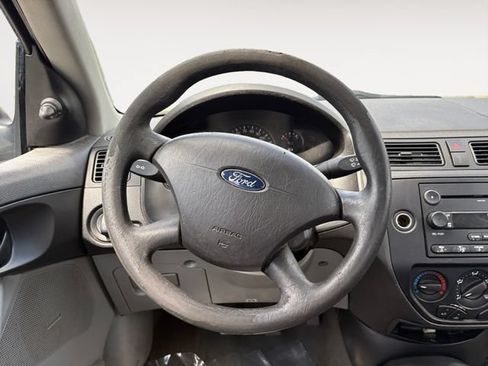 Used 2006 Ford Focus ZX4 Sedan FWD image 12