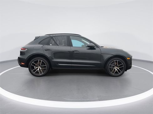 Used 2022 Porsche Macan image 9